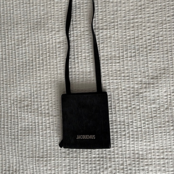 Jacquemus Le Gadjo Crossbody Card Holder – Compact & Stylish - Picture 1 of 5
